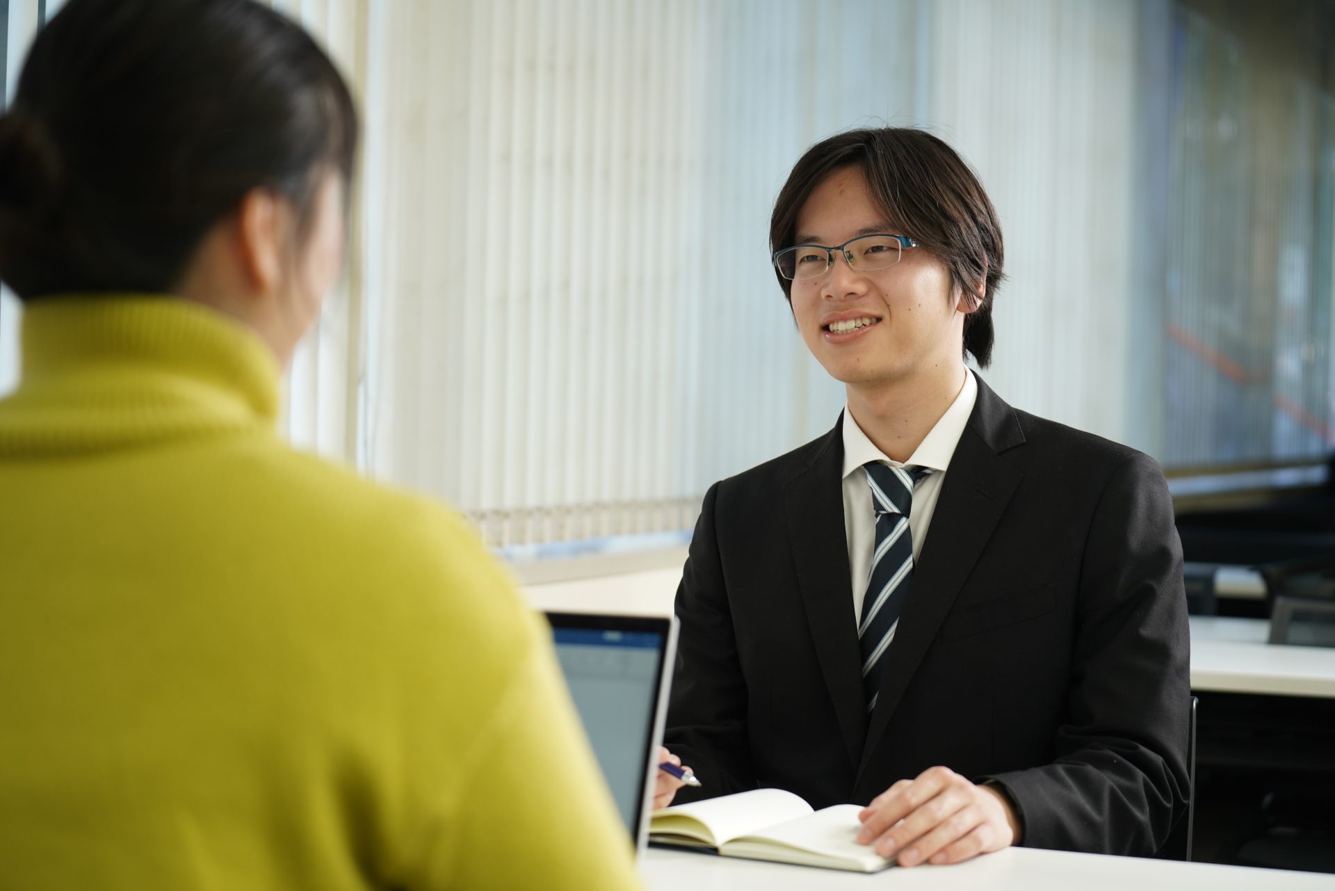10年平均で就職率98%。かつ専門職就職を実現