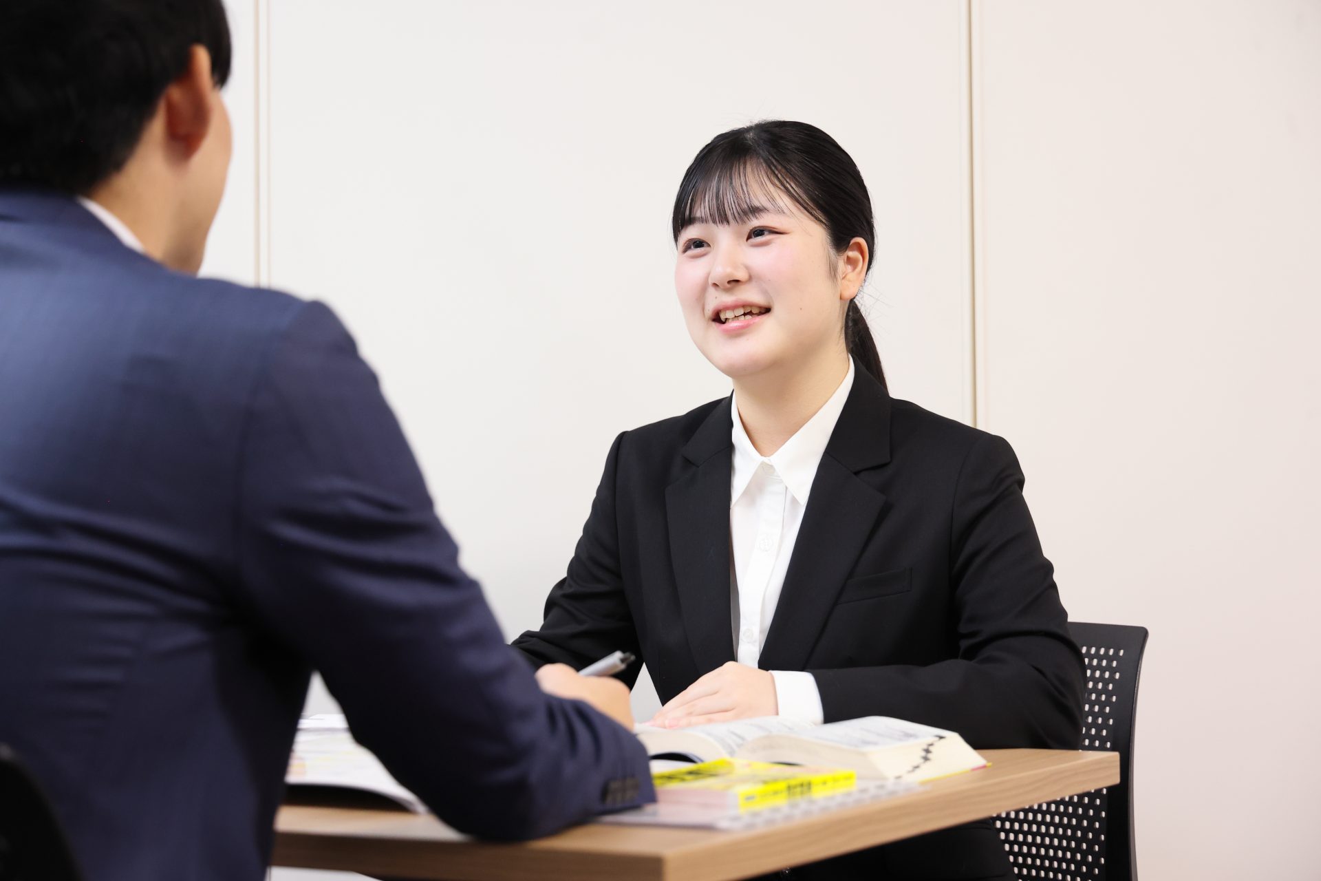 10年平均で就職率98％。かつ専門職就職を実現