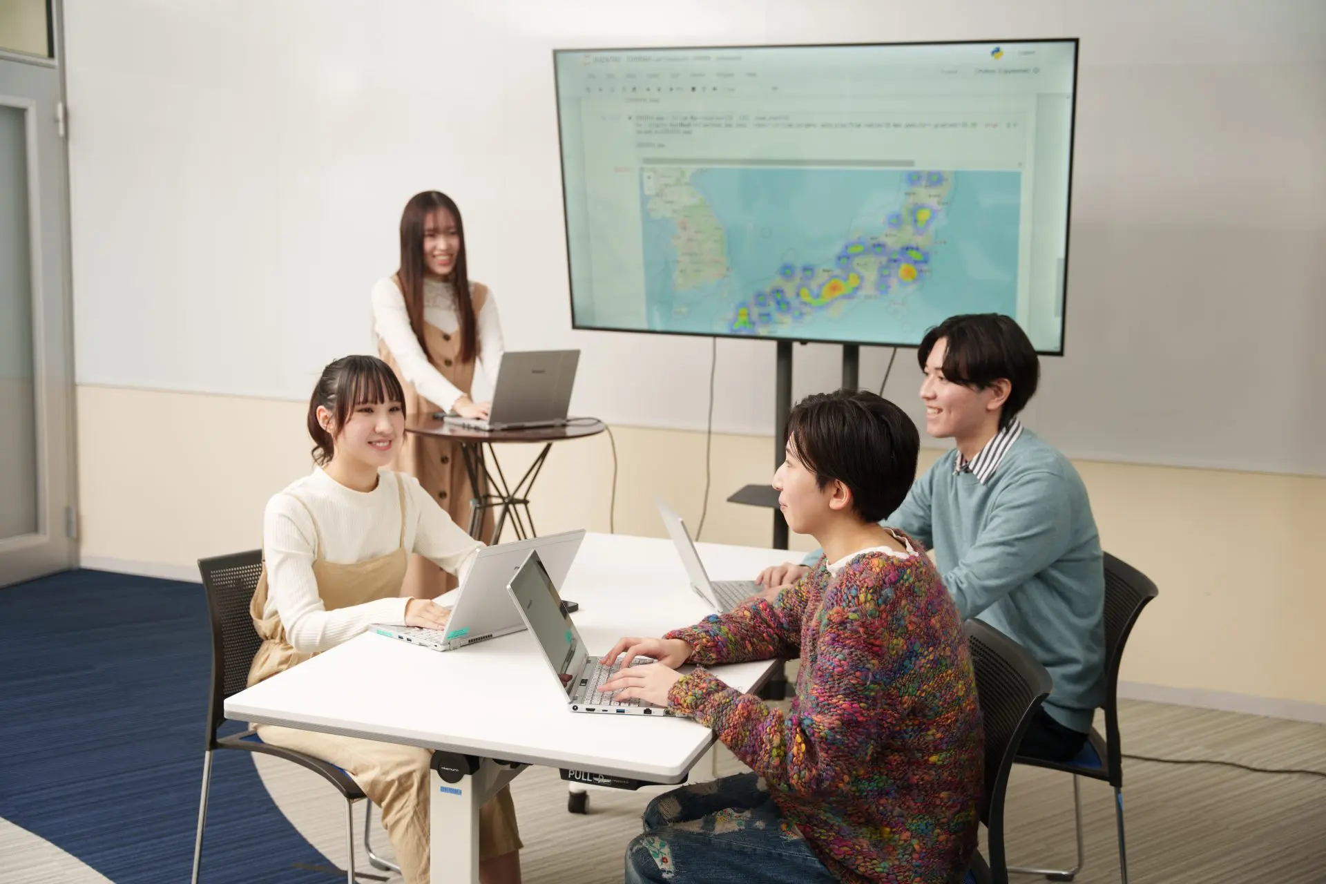 10年平均で就職率98%。かつ専門職就職を実現